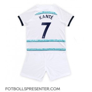 Chelsea Kante #7 Bortatröja Barn 2022-23 Kortärmad (+ korta byxor)